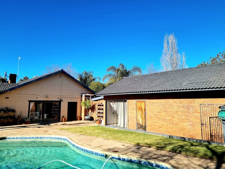 4 Bedroom Property for Sale in Monument Heights Northern Cape